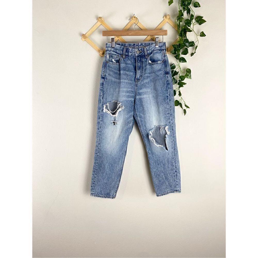 AMERICAN EAGLE High Waist Curvy Mom Jeans I264